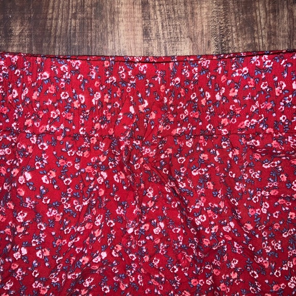 Red Floral Hollister Shorts - Picture 5 of 6